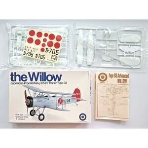 Entex 1/48 Scale The Willow Japanese Imperial Navy K5Y2 Model Kit 1070's U104